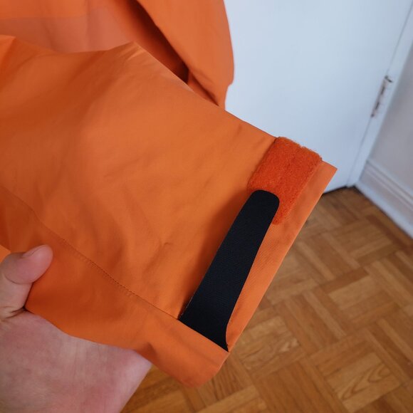 Arc'teryx snowboarding/ skiing Rush Jacket women M - Picture 4 of 11